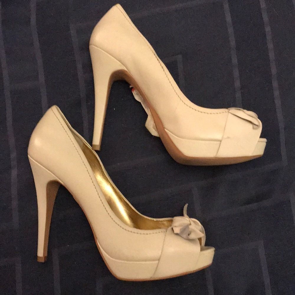 Heels - Picture 2 of 3